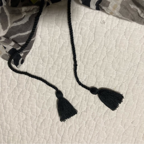 Rock Flower Paper Patterned Tunic | Size M | Resortwear | Breezy - Picture 9 of 10